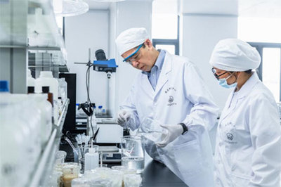 麦吉丽研发工厂首次对外开放 打造放心国货护肤品牌